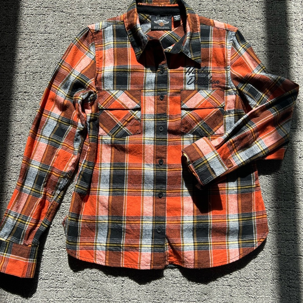 Women’s “Iconic Script” Harley Davidson plaid flannel shirt size M. 96206-22VW.